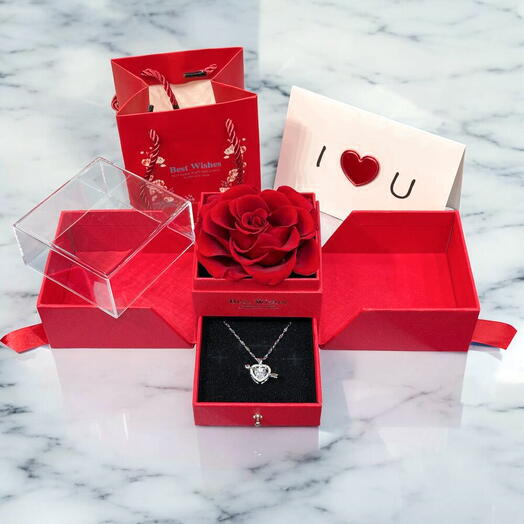 Rose eternelle avec bijoux