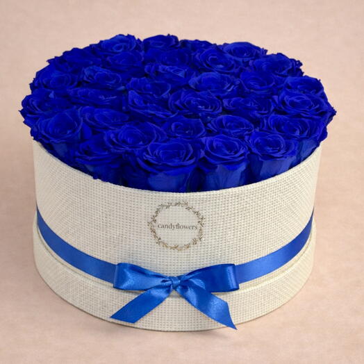 Большая роскошная коробка  Вечные розы королевского синего цвета