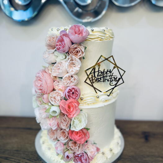 многоярусная цветочная композиция