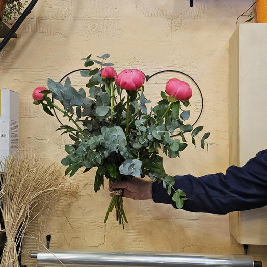 Pivoines avec Eucalyptus