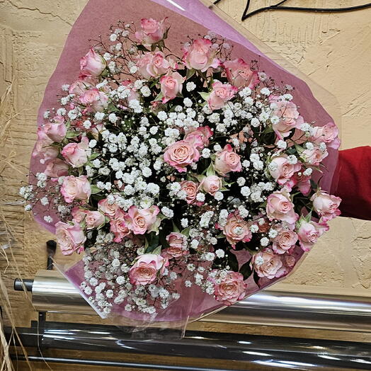 Bouquet de Roses et de Gypsophiles