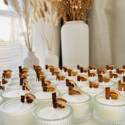 Bougie au decor cannelle et orange