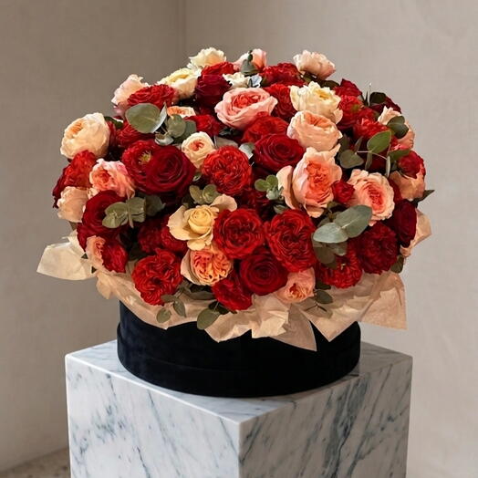 Une boîte de roses de jardin