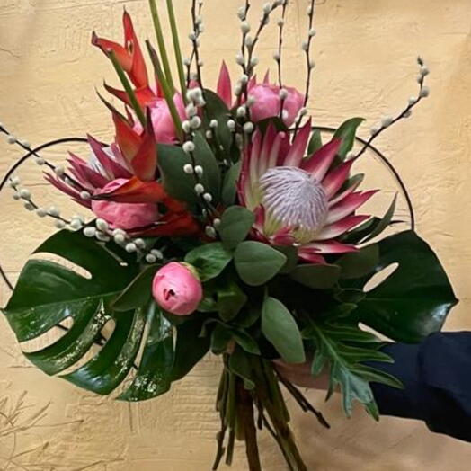 Bouquet à base de Protea et Pivoine