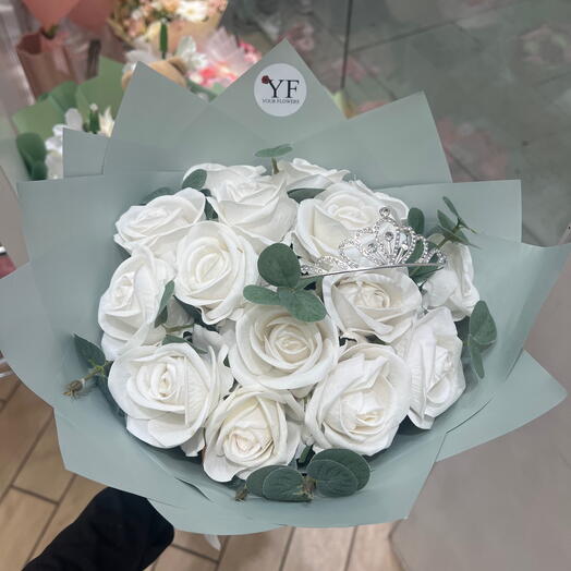 Rose blanches eucalyptus couronne
